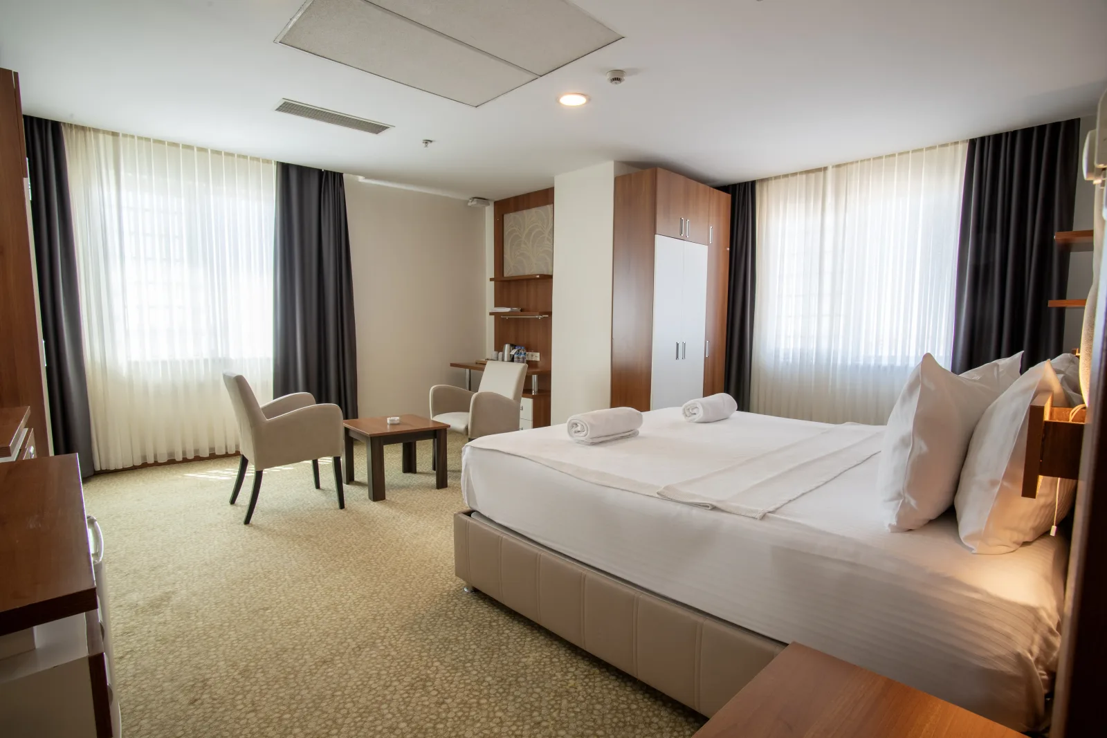 Family Room (4 Persons) 2